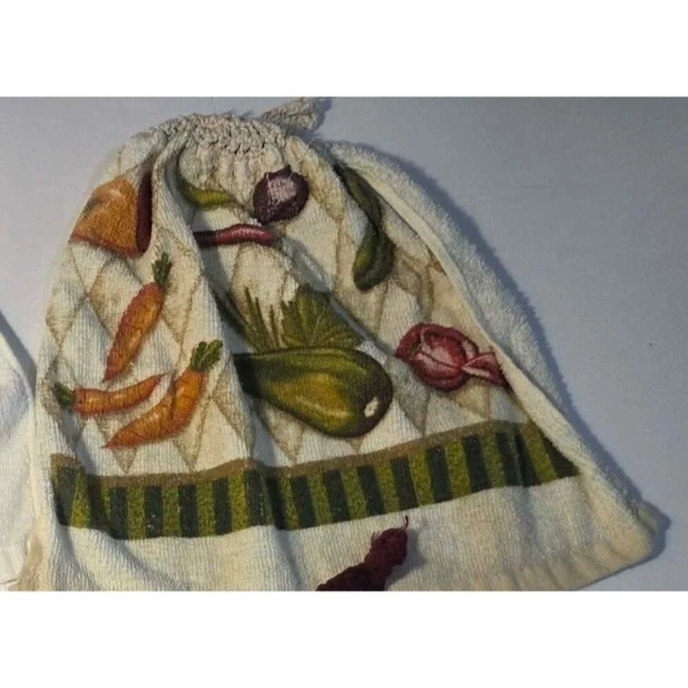 Lot of 4 Vintage Hanging Kitchen Towels and Leeks Waist Apron 1970s
